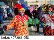 Веселые скоморохи на масленице (2018 год). Редакционное фото, фотограф Иван Карпов / Фотобанк Лори