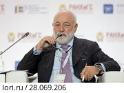 Виктор Вексельберг - российский предприниматель, президент фонда "Сколково", председатель совета директоров группы компаний "Ренова" на Гайдаровском форуме 2018. Редакционное фото, фотограф Игорь Долгов / Фотобанк Лори