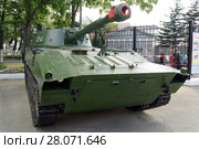 122 мм самоходная гаубица 2С1 "Гвоздика" (2017 год). Редакционное фото, фотограф Сергей Гусаров / Фотобанк Лори