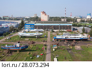 Старые теплоходы на ремонте в Уткиной заводи. Санкт-Петербург (2011 год). Редакционное фото, фотограф Кекяляйнен Андрей / Фотобанк Лори