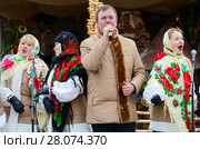 Выступление творческого коллектива во время масленичного гулянья на открытом воздухе, Гомель, Беларусь (2018 год). Редакционное фото, фотограф Ольга Коцюба / Фотобанк Лори