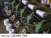 Thread spools at rewinding machine view. Стоковое фото, фотограф Гурьянов Андрей / Фотобанк Лори