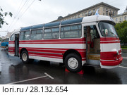 Москва. День московского транспорта, выставка на Фрунзенской набережной. Автобус ЛАЗ-695Е (2017 год). Редакционное фото, фотограф Дмитрий Щукин / Фотобанк Лори