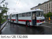 Москва. День московского транспорта, выставка на Фрунзенской набережной. Автобус Ikarus-180 (2017 год). Редакционное фото, фотограф Дмитрий Щукин / Фотобанк Лори