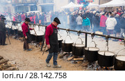 Preparation of Escudella on tuesday of Carnival, Castelltercol (2018 год). Редакционное фото, фотограф Яков Филимонов / Фотобанк Лори