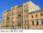 Санкт-Петербург, Литейный проспект, дом 16. Дом Ф. К. Шульца - Доходный дом А. М. Александрова на фоне синего неба (2018 год). Редакционное фото, фотограф Овчинникова Ирина / Фотобанк Лори