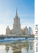 Гостиница «Рэдиссон Ройал, Москва» (Radisson Royal Hotel, Moscow). Ранее гостиница "Украина". Сталинская высотка. Москва (2018 год). Редакционное фото, фотограф E. O. / Фотобанк Лори
