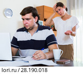 Angry spouse and person with internet addiction. Стоковое фото, фотограф Яков Филимонов / Фотобанк Лори