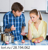 man and frustrated housewife having bad argument. Стоковое фото, фотограф Яков Филимонов / Фотобанк Лори