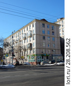 Шестиэтажный одноподъездный кирпичный жилой дом (1956). Улица Куусинена, 7, корпус 1. Хорошевский район. Город Москва (2018 год). Редакционное фото, фотограф lana1501 / Фотобанк Лори