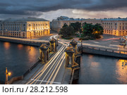 Roads and bridge of Lomonosov over the river Fontanka in St. Petersburg with traces of moving cars lights, long exposure shot. (2015 год). Стоковое фото, фотограф Losevsky Pavel / Фотобанк Лори