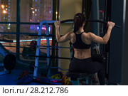 Woman on cable pull down machine at gym. Стоковое фото, фотограф Владимир Мельников / Фотобанк Лори