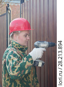 Portrait of a young girl with a working tool. Стоковое фото, фотограф Олег Хархан / Фотобанк Лори