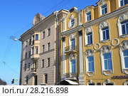 Санкт-Петербург, набережная реки Фонтанки, дома 12, 14. Жилой дом в стиле Сталинского неоклассицизма, 20 век  и дом Олсуфьевых, 18 век (2018 год). Стоковое фото, фотограф Овчинникова Ирина / Фотобанк Лори