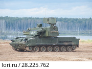 Советский и российский зенитный пушечно-ракетный комплекс SA-19 Grison «Тунгу́ска» (2К22) в движении на военно-техническом форуме "Армия-2017". Московская область, полигон "Алабино" Редакционное фото, фотограф Малышев Андрей / Фотобанк Лори