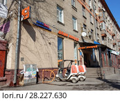 Пиццерия «Додо Пицца» в жилом доме. Улица Народного Ополчения, 49 корпус 1. Район Щукино. Город Москва (2018 год). Редакционное фото, фотограф lana1501 / Фотобанк Лори