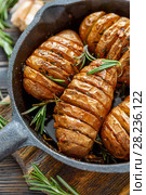 Potatoes in their skins baked with rosemary. Стоковое фото, фотограф Марина Сапрунова / Фотобанк Лори