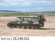 Самоходный советский 240-мм миномёт 2С4 Тюльпан (объект 240) на Международном военно-техническом форуме "Армия-2017", вид сбоку. Московская область, полигон "Алабино" Редакционное фото, фотограф Малышев Андрей / Фотобанк Лори