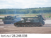 Советский самоходный 240-мм миномёт "Тюльпан" 2С4 и самоходная пушка 2С7М «Малка» на Международном военно-техническом форуме "Армия-2017". Московская область, полигон "Алабино" Редакционное фото, фотограф Малышев Андрей / Фотобанк Лори
