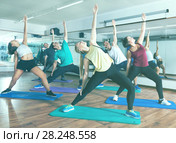 Happy adults having group fitness class. Стоковое фото, фотограф Яков Филимонов / Фотобанк Лори