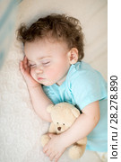 Sleeping child in bed, holding a teddy bear. Стоковое фото, фотограф Оксана Кузьмина / Фотобанк Лори