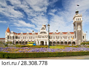 Historic Railway Station in Dunedin, Otago, South Island, New Zealand. Стоковое фото, агентство BE&W Photo / Фотобанк Лори