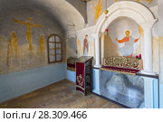 Christ wall fresco above the rock in the Monastery of the Temptation in Jericho, Palestinian Territories. Стоковое фото, агентство BE&W Photo / Фотобанк Лори