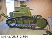 Двухбашенный танк Т-26 образца 1931 года. Выставочный центр музея военной техники «Боевая слава Урала». Верхняя Пышма. Свердловская область (2018 год). Редакционное фото, фотограф Сергей Афанасьев / Фотобанк Лори