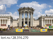 Павильон "Культура" на ВВЦ в Москве, фронтальный вид (2012 год). Редакционное фото, фотограф Солодовникова Елена / Фотобанк Лори
