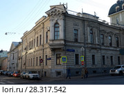 Москва. Старинное здание на улице Знаменка, 11. Бывшая городская усадьба А.В.Каминской - Л.В.Пономарева - Г.М. Арафелова (2016 год). Редакционное фото, фотограф Free Wind / Фотобанк Лори