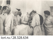 Иван Петрович Павлов оперирует. Редакционное фото, фотограф Retro / Фотобанк Лори