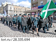 Выборг. День Победы 9 мая. Праздничная колонна на проспекте Ленина, представители Выборгской таможни (2017 год). Редакционное фото, фотограф Илюхина Наталья / Фотобанк Лори