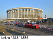 Спортивные автомобили на старте Ралли-Спринт около СКК на выставке Мир Автомобиля (2017 год). Редакционное фото, фотограф Максим Мицун / Фотобанк Лори