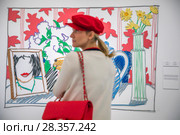 Картина "Рисунок из стали с фруктами, цветами и Моникой" художника Тома Вессельмана на выставке "Гастроли. Музей Людвига - коллекция Русского музея в МАММ" в МАММ города Москвы, Россия (2018 год). Редакционное фото, фотограф Николай Винокуров / Фотобанк Лори