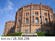 Венские газометры крупным планом. Вена, Австрия (2018 год). Стоковое фото, фотограф Виктор Карасев / Фотобанк Лори