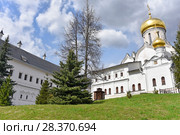 Собор Рождества Пресвятой Богородицы в Саввино-Сторожевском монастыре. Звенигород. Подмосковье (2018 год). Редакционное фото, фотограф Юрий Морозов / Фотобанк Лори