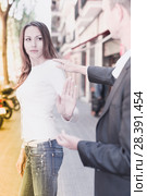 Man trying to acquainting with girl. Стоковое фото, фотограф Яков Филимонов / Фотобанк Лори