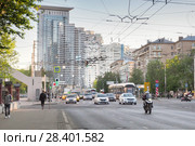 Вид на жилой комплекс "Дом в Сокольниках" с улицы Стромынка в Москве (2018 год). Редакционное фото, фотограф Сайганов Александр / Фотобанк Лори