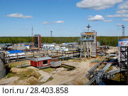 Россия,Тюменская область, Уватский район, Кальчинское месторождение нефти, трубопроводы, ёмкости. Стоковое фото, фотограф Александр Циликин / Фотобанк Лори