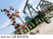 Россия,Тюменская область, Уватский район, Кальчинское месторождение нефти,   задвижки на фоне качалок. Стоковое фото, фотограф Александр Циликин / Фотобанк Лори