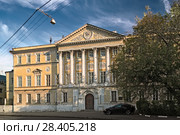 Дом И. И. Демидова в Москве постройки 1789-91гг. Гороховский переулок, д 4. Архитектор М. Ф. Казаков. Не пострадал во время пожара 1812 года. Сейчас здесь старое здание Московского государственного  университета геодезии и картографии. Съемка 2016 года. Редакционное фото, фотограф Дмитрий Данилкин / Фотобанк Лори
