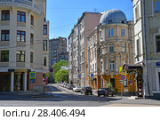 Москва, Ростовский 4-й переулок, 2 ст1. Пересечение с улицей Плющиха (2018 год). Редакционное фото, фотограф Овчинникова Ирина / Фотобанк Лори