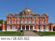 Petrovsky Palace was built for Catherine Great and designed by famous Russian architect Matvei Kazakov in 1782 (2018 год). Редакционное фото, фотограф Валерия Попова / Фотобанк Лори