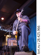 Известный гитарист Гия Дзагнидзе и группа Modern Blues Band и в джаз клубе "EverJazz". Екатеринбург. Редакционное фото, фотограф Евгений Ткачёв / Фотобанк Лори