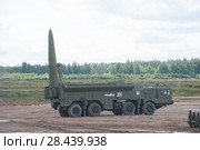 Российский оперативно-тактический ракетный комплекс (ОТРК) "Искандер" (9К720, SS-26 «Stone») на Международном военно-техническом форуме "Армия-2017". полигон Алабино с поднятой ракетой. Редакционное фото, фотограф Малышев Андрей / Фотобанк Лори