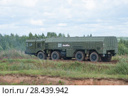 Российский оперативно-тактический ракетный комплекс "Искандер" (9К720, SS-26 «Stone») в движении на полигоне Алабино, Международный военно-технический форум "Армия-2017" , вид сбоку. Редакционное фото, фотограф Малышев Андрей / Фотобанк Лори