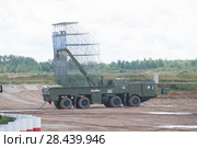 Российская транспортно-заряжающая машина ракетного комплекса (ОТРК) "Искандер" (9К720, SS-26 «Stone») на полигоне Алабино, Международный военно-технический форум "Армия-2017" Редакционное фото, фотограф Малышев Андрей / Фотобанк Лори