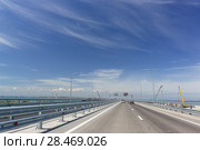 Автомобильный Крымский мост на косе Тузла. Май 2018 года. Стоковое фото, фотограф Наталья Гармашева / Фотобанк Лори