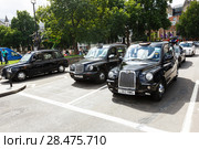 Legendary London taxi cab on the streets of London (2017 год). Редакционное фото, фотограф Ирина Мойсеева / Фотобанк Лори