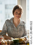 Woman cooking pizza at home. Young pretty woman kneading dough. Стоковое фото, фотограф Kirill Kedrinskiy / Ingram Publishing / Фотобанк Лори
